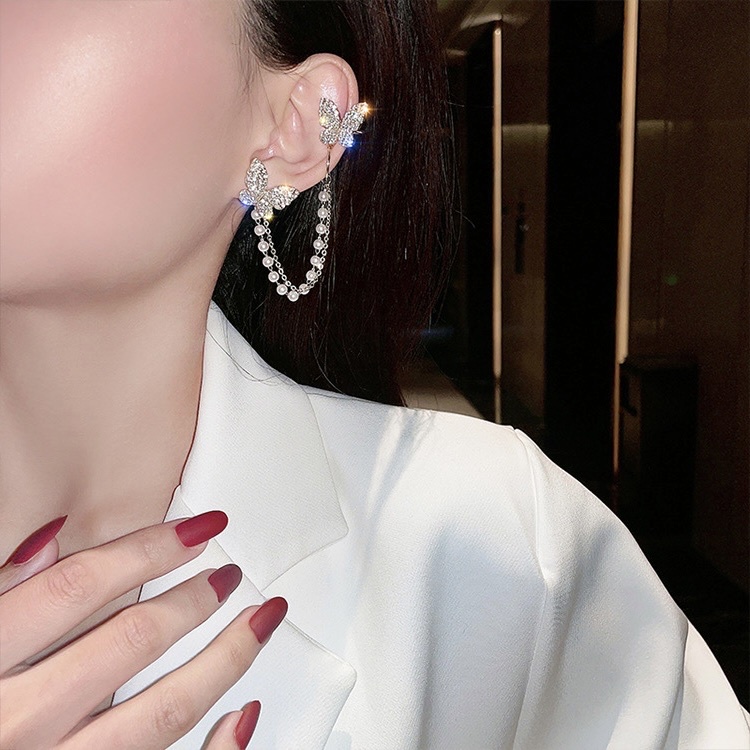 Khuyên tai hình bướm to phía trên kẹp vành không bấm lỗ Sully Accessories (1 đôi)