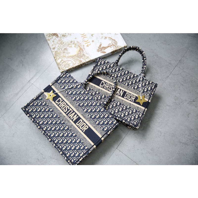 Túi xách nữ D.I Tote vải thổ cẩm CD truyền thống 2 size cực đẹp fullbox &amp;charm sao