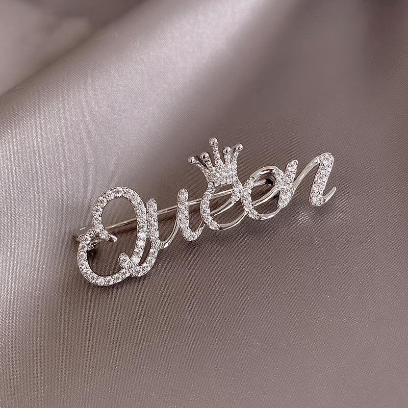 Cài Áo Chữ Queen Đính Đá Lấp Lánh Blingbling ✨✨✨