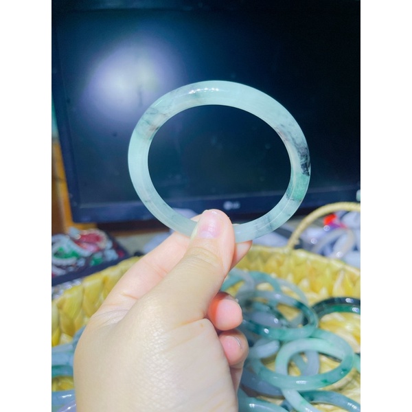 Vòng tay bản liền jadeite bản tròn đẹp