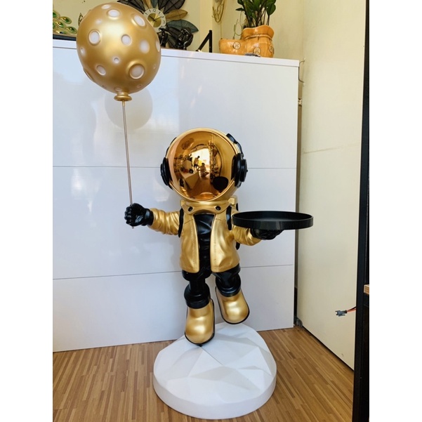 Tượng phi hành gia bưng khay cao 110cm làm quà tặng, trang trí phòng khách, kệ TV, tủ rượu, bàn làm việc