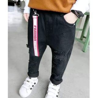 Quần bé trai! Size cho bé từ 10kg đến 26kg. Chất vải kaki jean co giãn cào rách. Phom quần thụng. Kiểu dáng thời trang.
