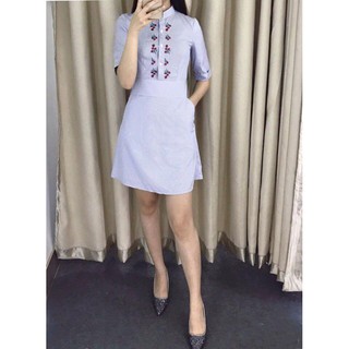 Váy kẻ thêu diềm hoa