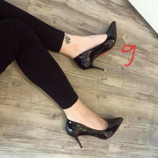 Giày đen Louboutin 9p