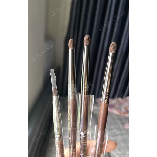 Cọ nhấn trang điểm mắt lông thú cán gỗ chuyên nghiệp