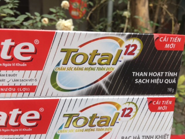 KEM ĐÁNH RĂNG COLGATE TOTAL THAN HOẠT TÍNH 190g