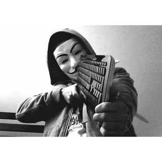 Hình dán ANONYMOUS tròn 14cm