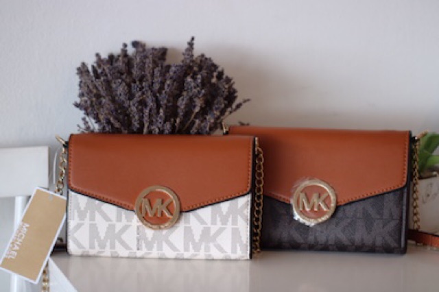 Túi MICHAEL KORS trắng JET SET