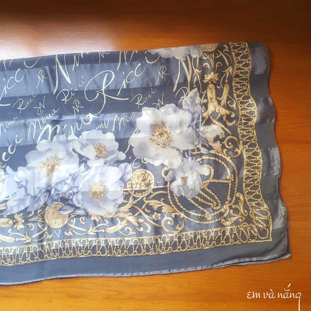 Khăn lụa vintage Nhật. Hiệu Nina Ricci không còn lạ lẫm với các nàng yêu vintage. Chất lụa 100% - Em và nắng
