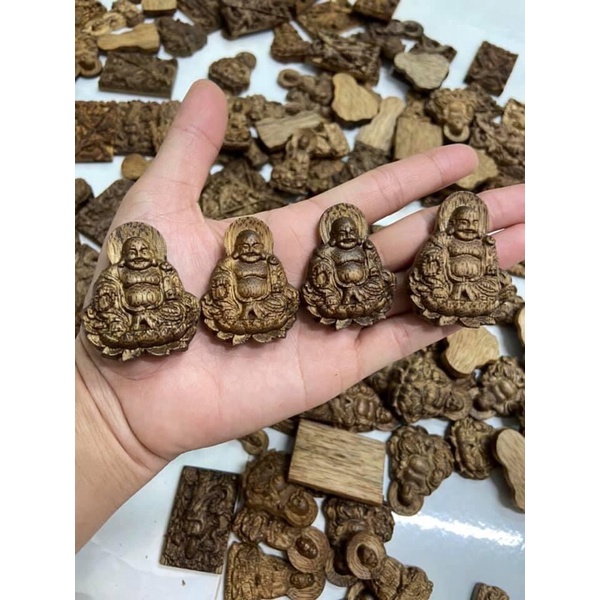 Mặt dây chuyền  gỗ trầm tặngkèm móc tượng
