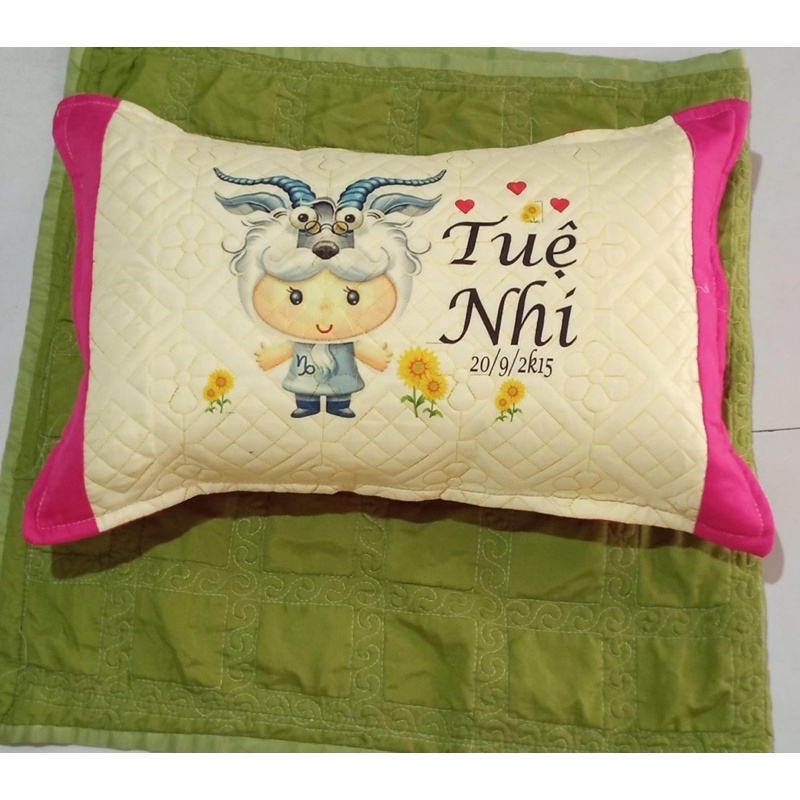 Gối in tên bé và hình ngộ nghĩnh theo tuổi và sở thích, kích thước 35.50cm