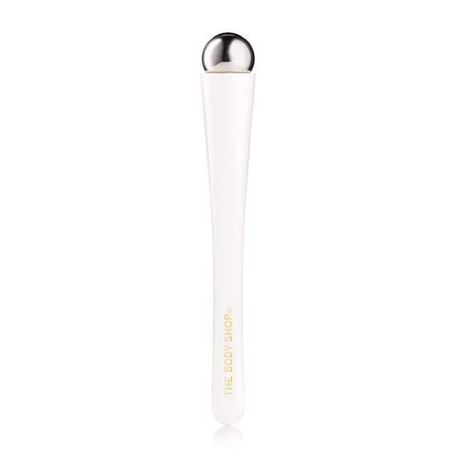 Cây máy xa mắt The Body Shop Revitalising Precision Eye Roller