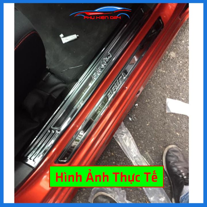 Bộ ốp bậc cửa trong ngoài nẹp bước chân Brio 2019 vân Titan chống trầy trang trí xe