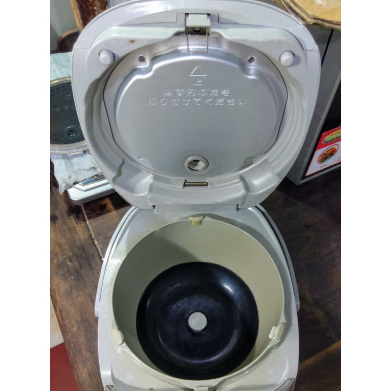 Nồi cơm IH Toshiba 0,63 Lít 2015 Made in Japan nồi còn mới 90% | BigBuy360 - bigbuy360.vn