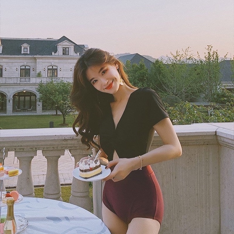 Áo tắm 1 mảnh thắt nơ đen đỏ