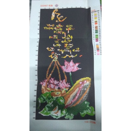Tranh thêu chữ thập cha mẹ nền đen