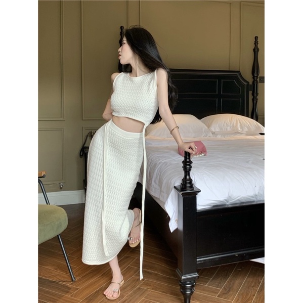 Set áo ba lỗ buộc dây+ chân váy dài màu trắng