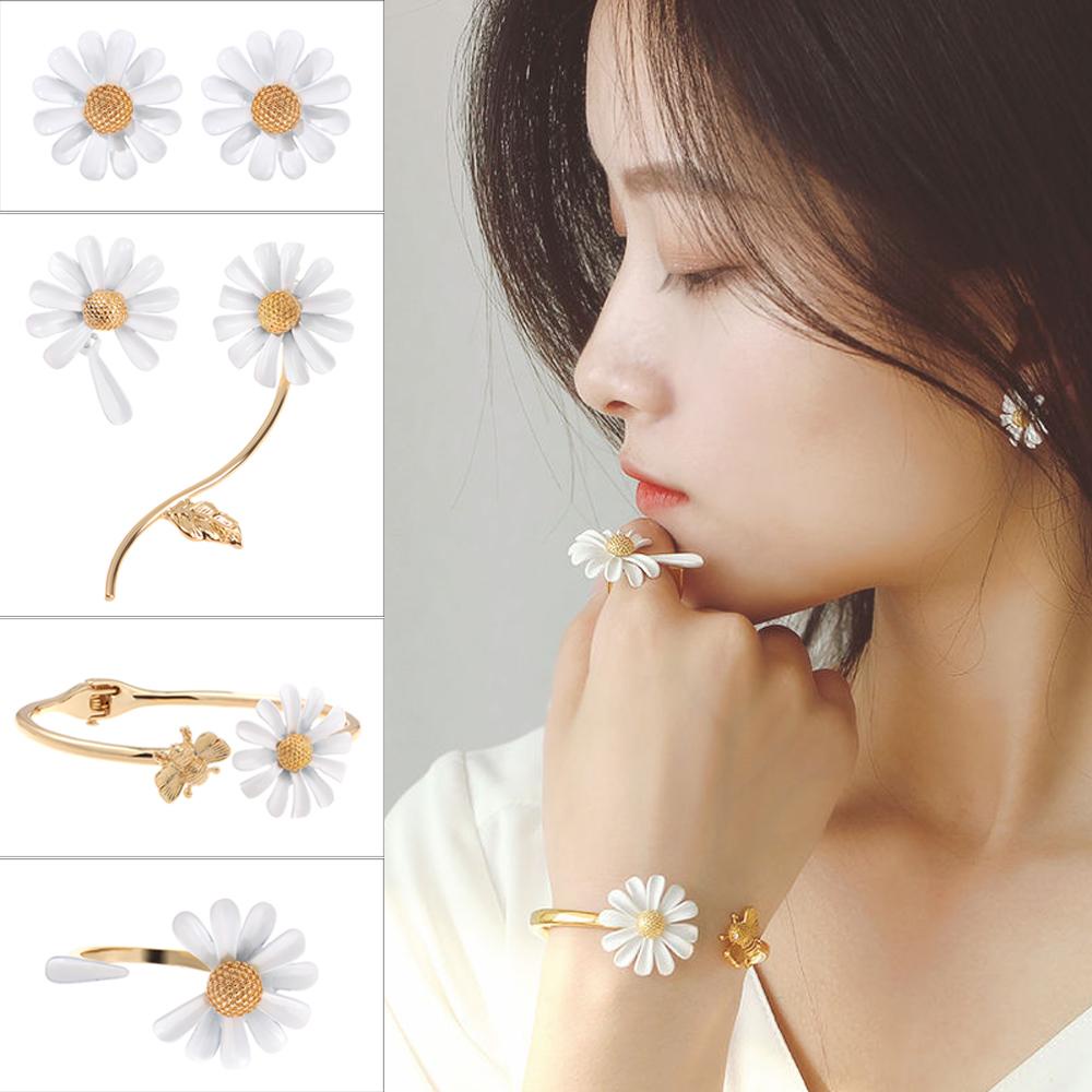 Khuyên Tai Hình Hoa Cúc Dễ Thương Dành Cho Nữ