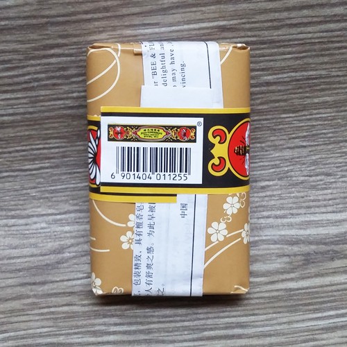 Xà Bông Cục Trầm Bee & Flower Brand 125g