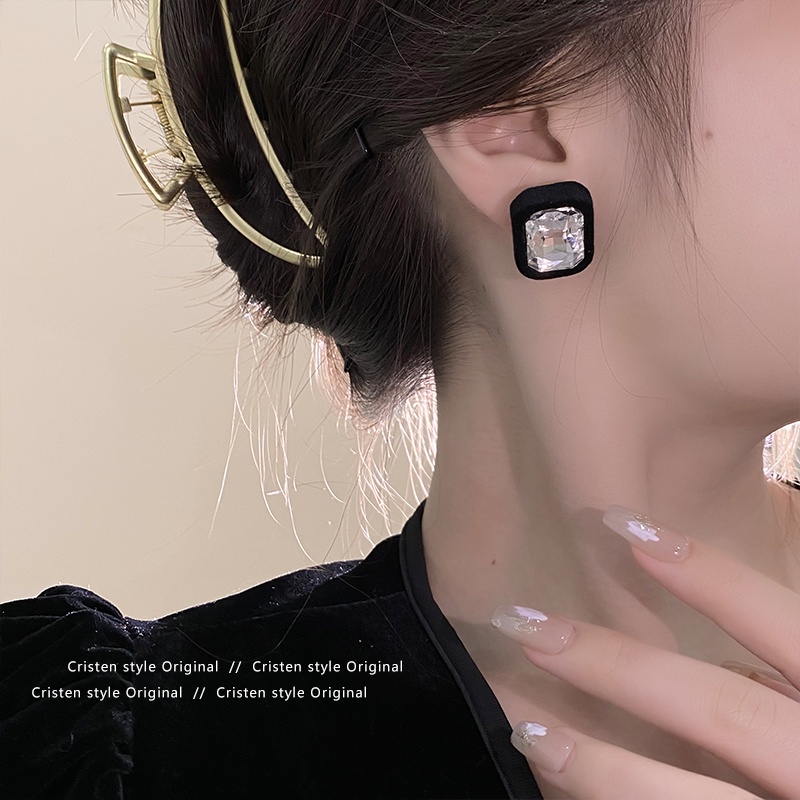 MOCHASHUBông Tai Đính Hoa Zircon Màu Đen Cổ Điển Hàn Quốc 2023 Phụ Kiện Thời Trang Nữ Mới