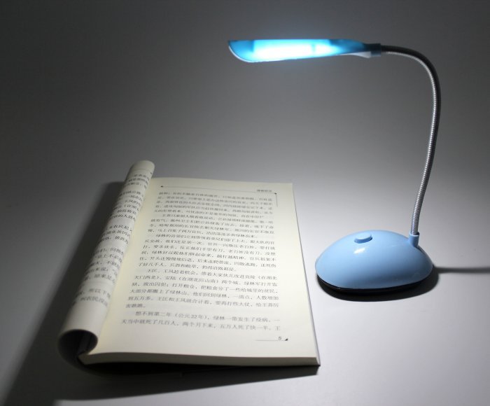 Đèn LED để bàn có thể gấp gọn tiện lợi