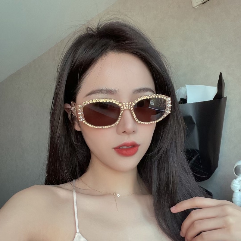 Kính Mát Gọng Oval Đính Đá Thời Trang Dành Cho Nữ