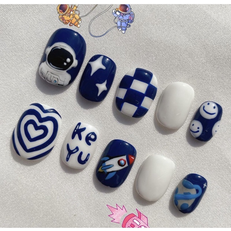nail box phi hành gia