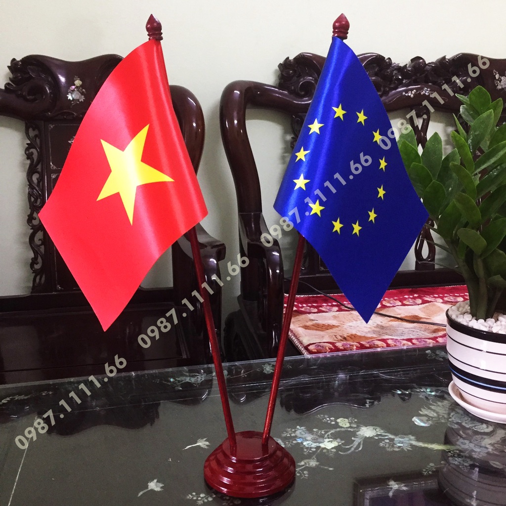 Cờ Để Bàn Đế gỗ Việt Nam - EU