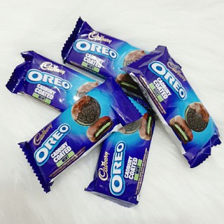 Gói bánh Oreo phủ socola sữa Cadbury nhân bạc hà