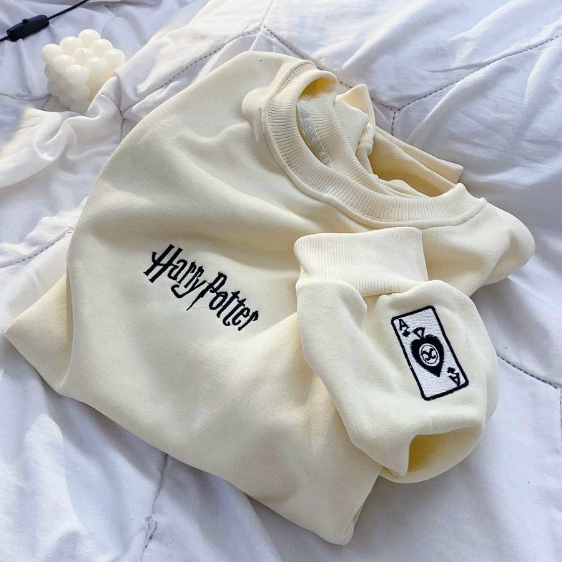 Áo Sweater in Harry Potter thêu lá bài from rộng