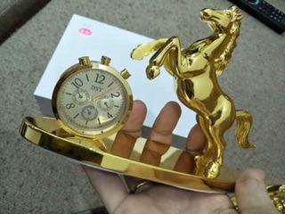 ngựa đồng hồ để taplo