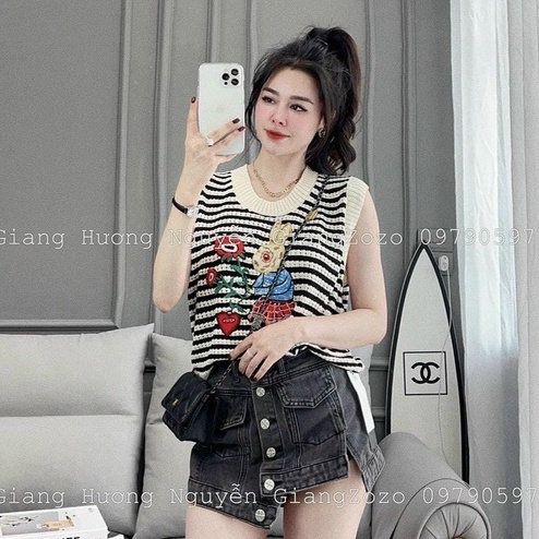 Áo len kẻ sát nách thêu thỏ hot trend