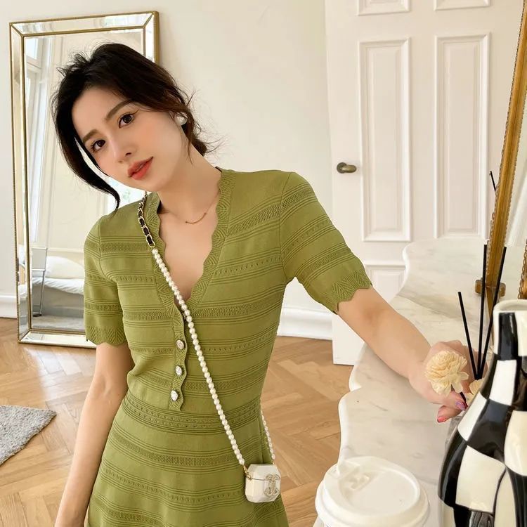 Đầm dệt kim mỏng nhún viền sọc lỗ rỗng màu xanh ô liu cho mùa xuân hè