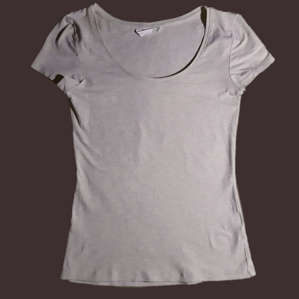 2hand basic áo thun cổ tròn  H 3 M