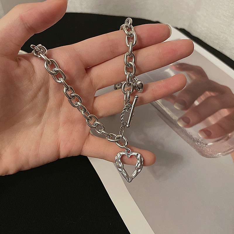 Vòng cổ Bằng Thép Titan Mặt Trái Tim Rỗng Màu Bạc Thời Trang Cho Nữ