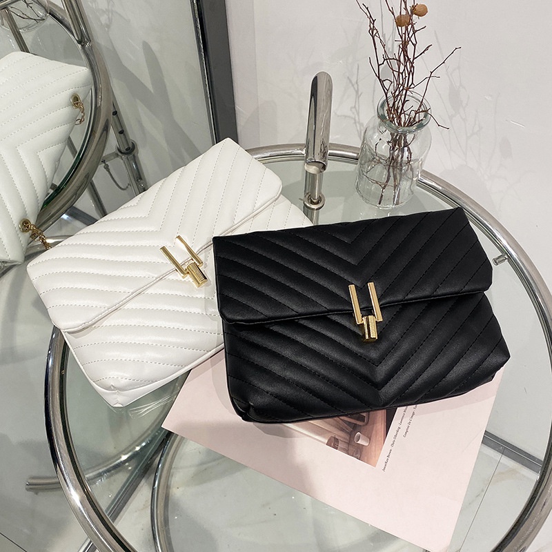 Túi Xách Đính Đá Phối Dây Xích Thời Trang Nữ Sành Điệu