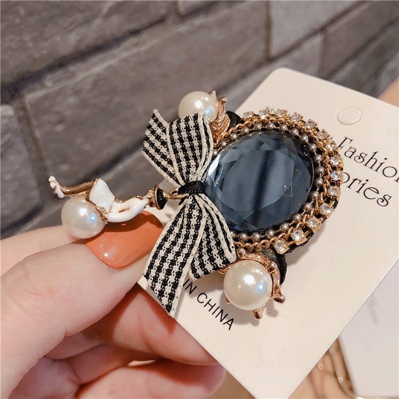 Trâm cài áo hình nơ đính ngọc trai sang trọng