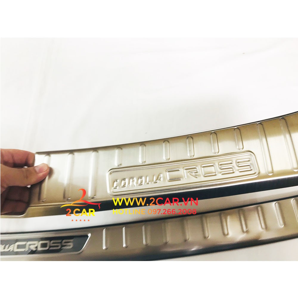 Ốp Chống trầy cốp trong, ngoài xe Toyota Corolla Cross 2020 2021 2022 2023 chất liệu inox