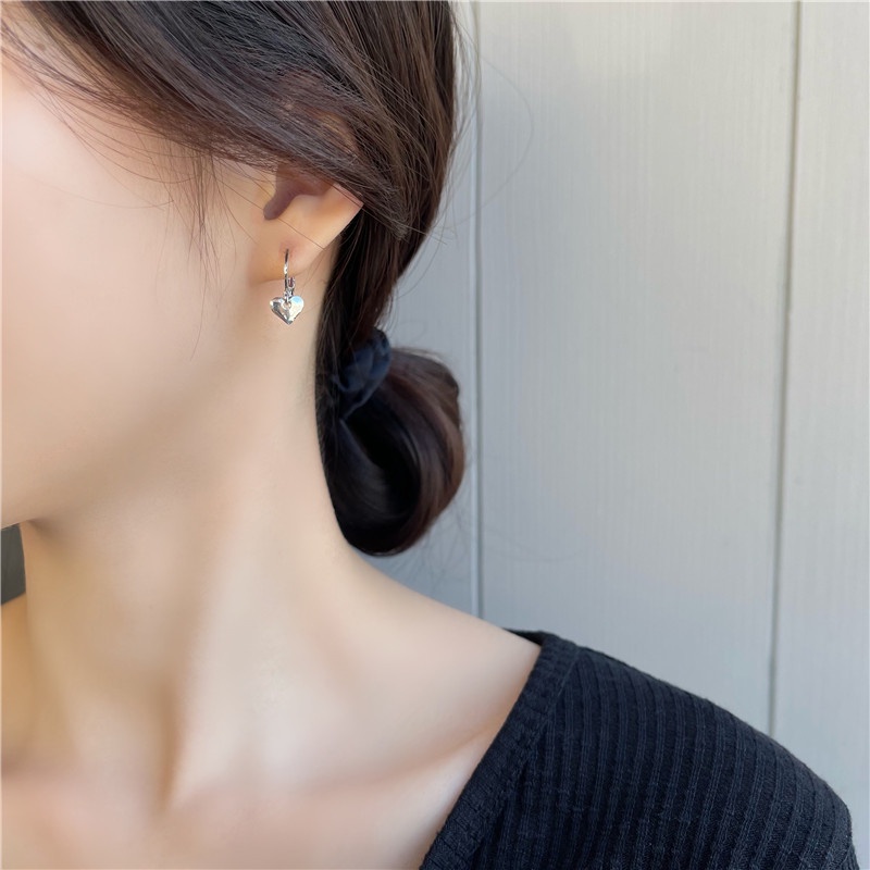 Đôi khuyên tai hình trái tim thiết kế đơn giản thời trang dành cho nữ