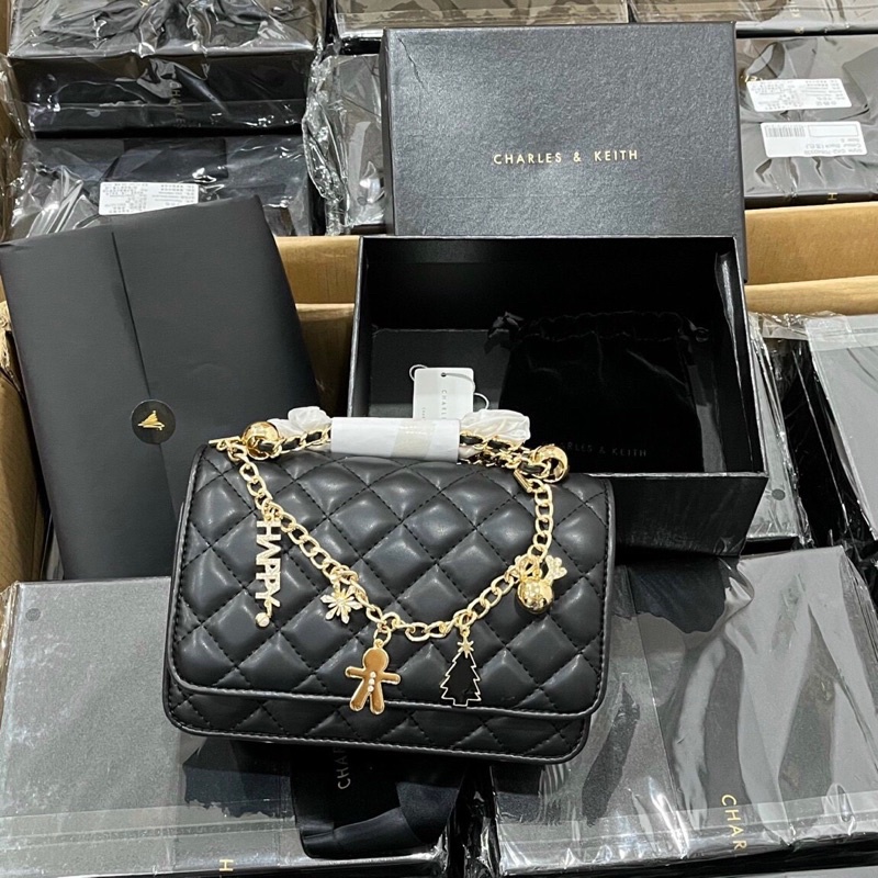 Túi CNK dáng chần sang chảnh quá chừng dây charm xinh xắn tháo rời được