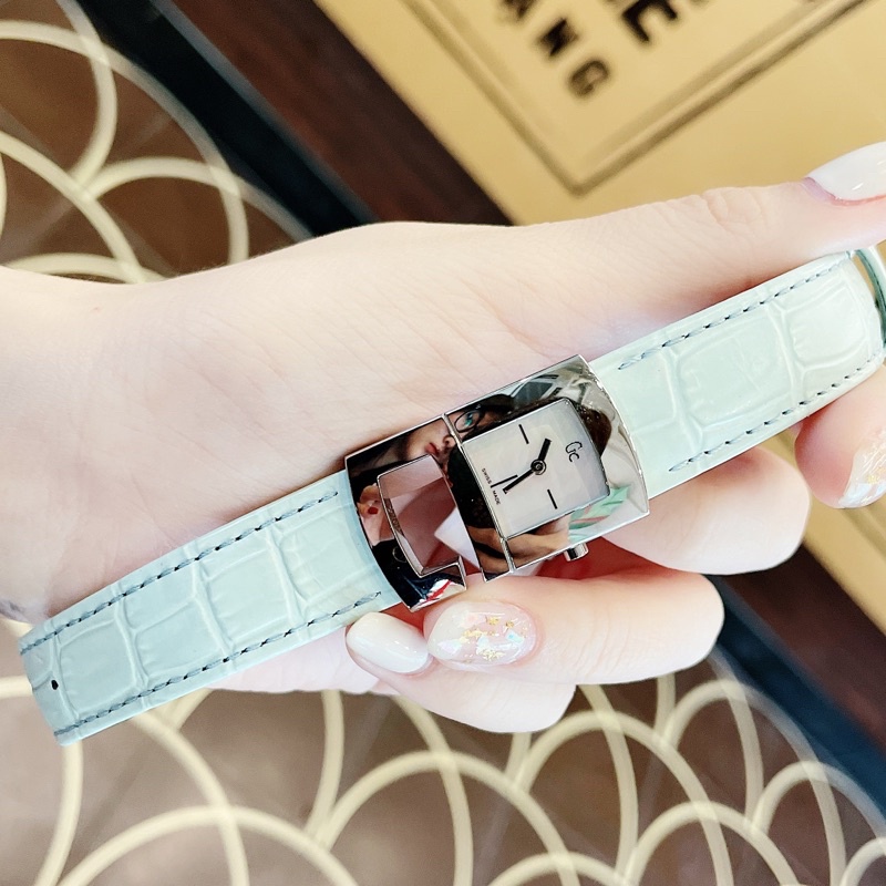 Đồng hồ nữ Guess