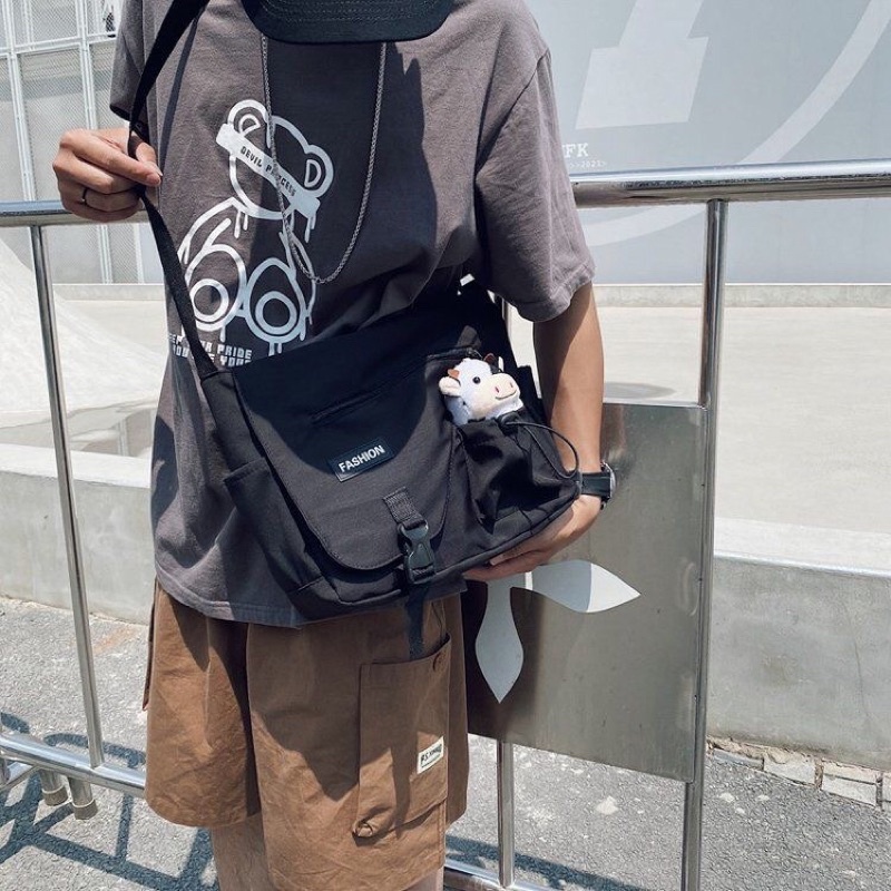 Túi đeo chéo nắp bầu Fashion ulzzang size to (vừa a4)