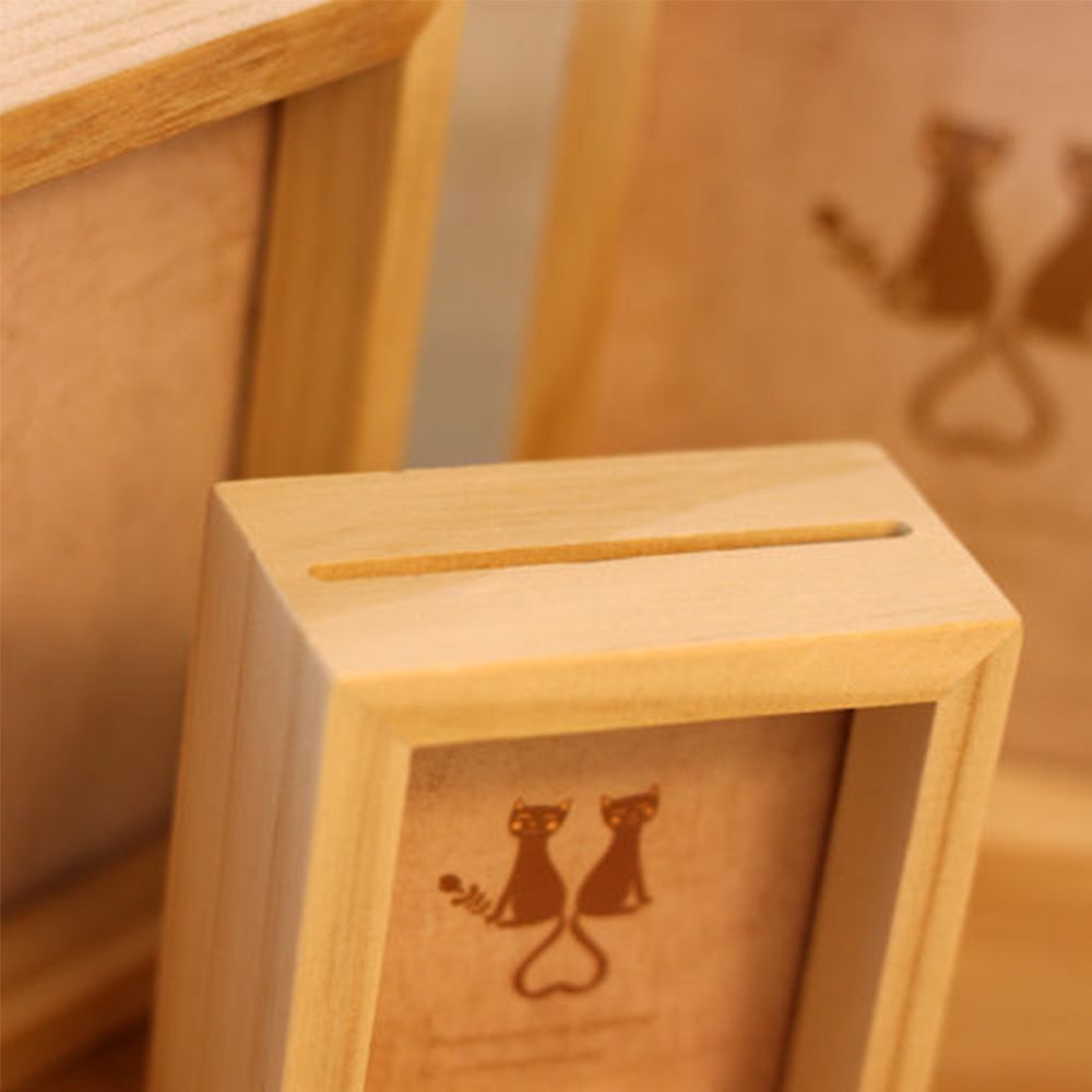 Khung ảnh bằng gỗ phong cách cổ điển trang trí gia đình