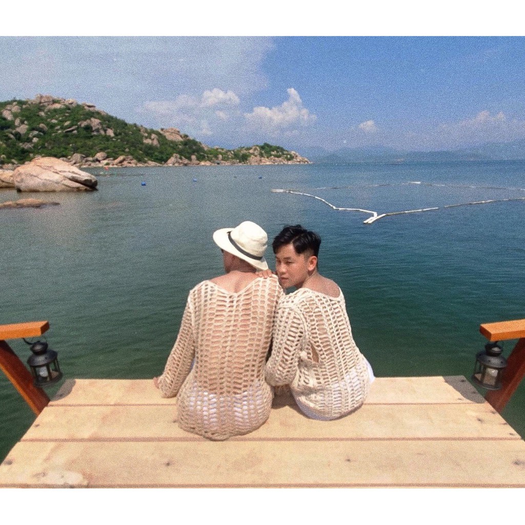 Áo khoá  lưới chất dày dặn màu nude đi biển Hung Tubes
