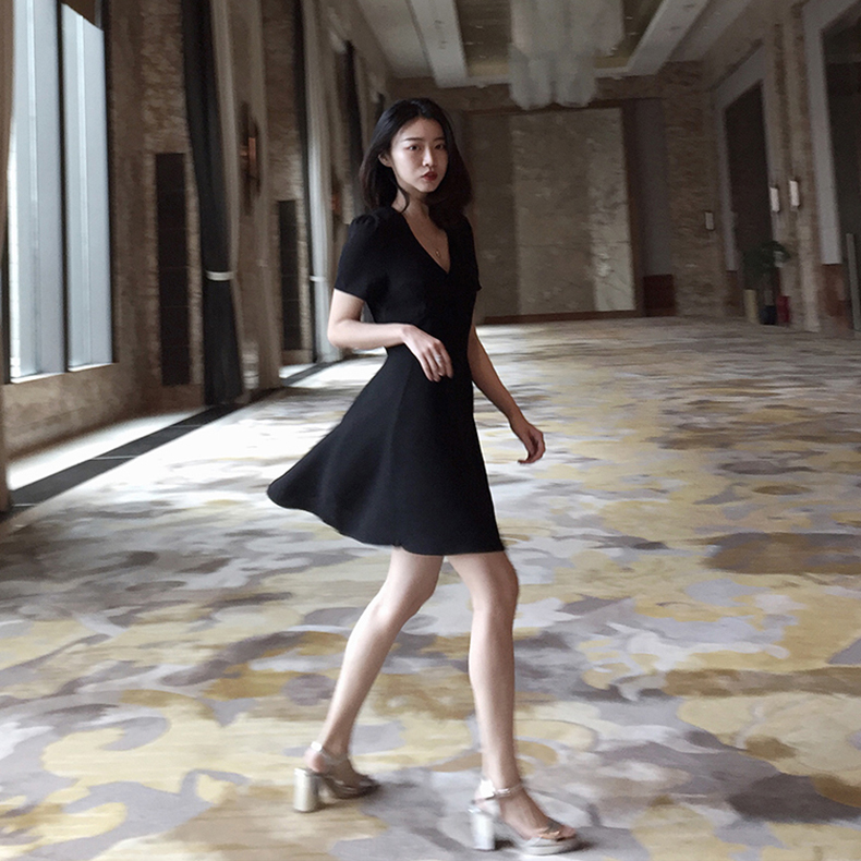 Đầm SUXI cổ chữ V phong cách cổ điển thanh lịch
