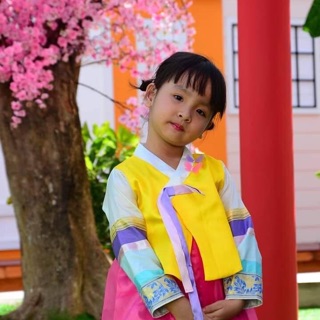 Hanbok cầu vòng bé gái
