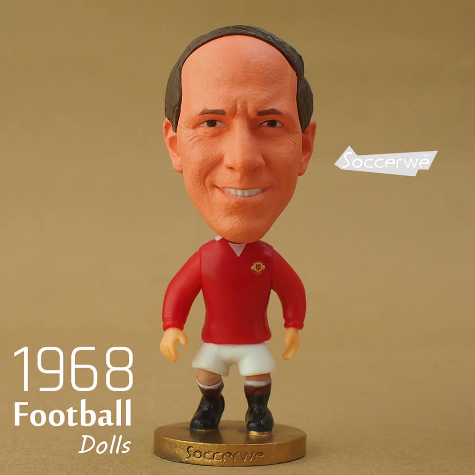 Tượng cầu thủ bóng đá Sir Bobby Charlton Plus +