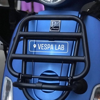 Tem logo chử P cà vạt trước dòng xe vespa