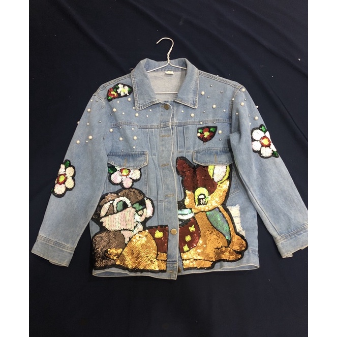 Áo khoác jaen nữ hoạt tiết hoạt hình đính bằng hạt size S.