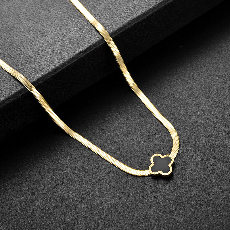 Dây Chuyền Thép Titan Mạ Vàng 18K Mặt Hình Cỏ Bốn Lá Thời Trang